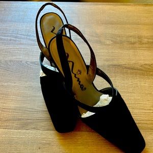 Nina size 8 1/2 Black sling backs